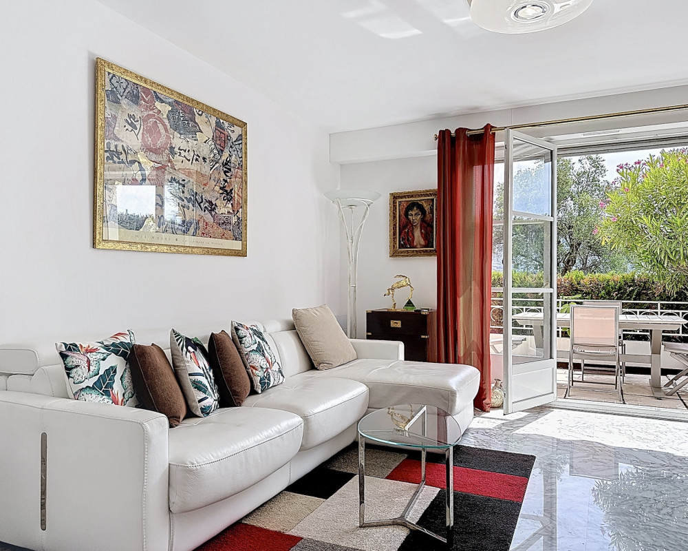 Nice Cimiez - Space, Peace and Quiet, a Swimming Pool that's Sure to Please!