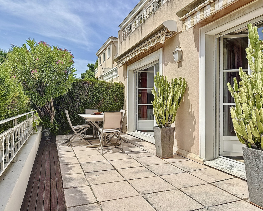 Nice Cimiez - Space, Peace and Quiet, a Swimming Pool that's Sure to Please!