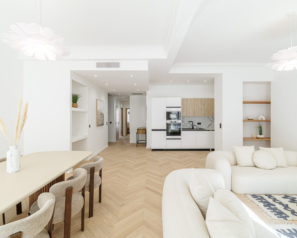 Nice â CarrÃ© dâOr â Spacious 4-room apartment of 120sqm,  fully renovated, with dual aspect