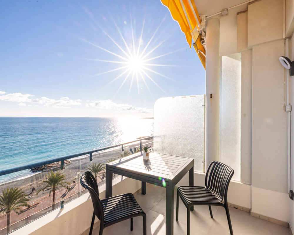 Sublime top-floor 2 Bedroom Apartment on the Promenade des Anglais     