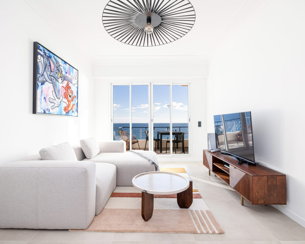 Sublime top-floor 2 Bedroom Apartment on the Promenade des Anglais     