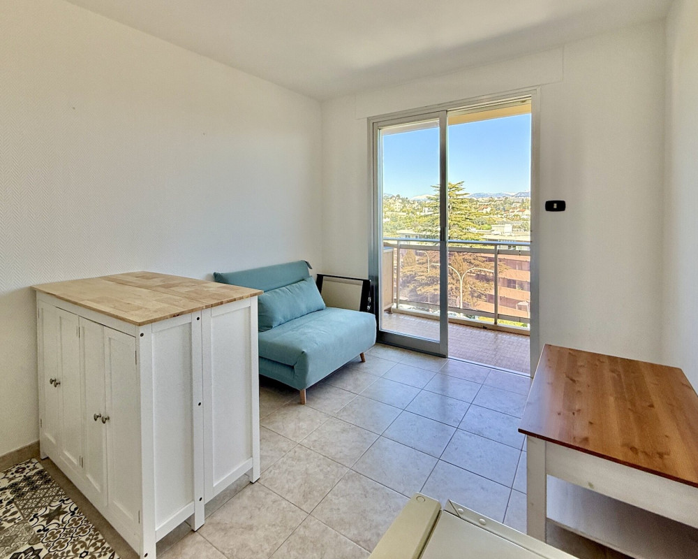 Nice - Fabron - Beautiful renovated studio of 14m2 with outside and sea view
