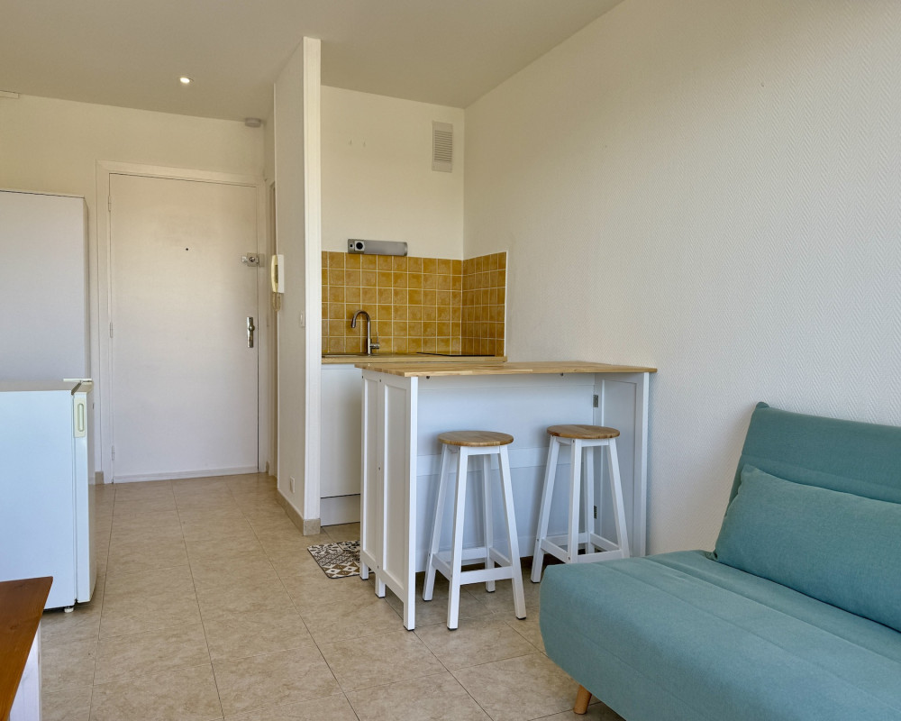 Nice - Fabron - Beautiful renovated studio of 14m2 with outside and sea view