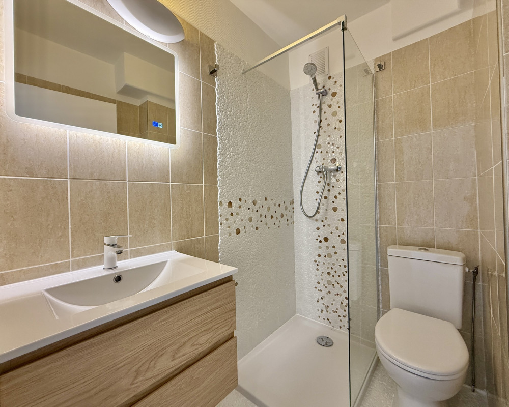 Nice - Fabron - Beautiful renovated studio of 14m2 with outside and sea view