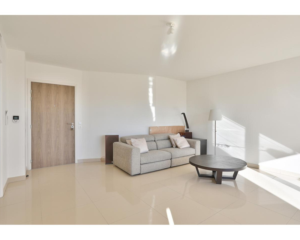 Magnificent 3 bedrooms apartment in a recently build residence with village and sea view    