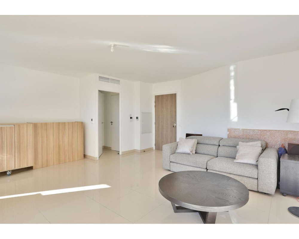 Magnificent 3 bedrooms apartment in a recently build residence with village and sea view    