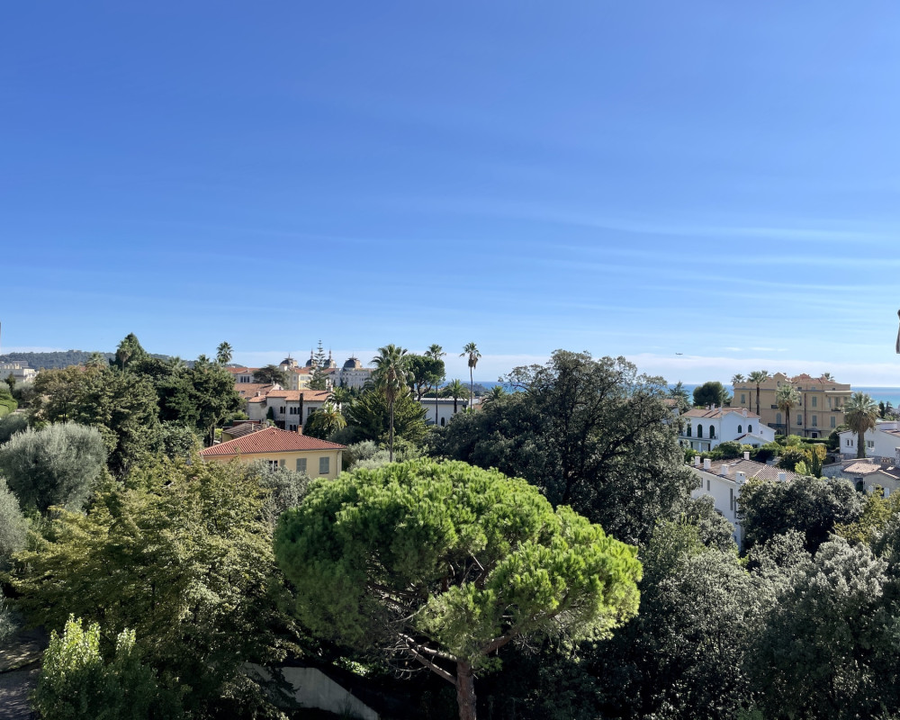 Top-floor apartment with a large terrace and views of the sea and hills.