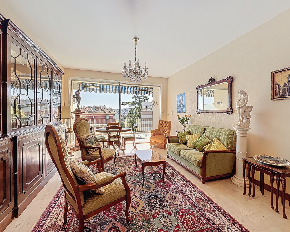 Nice Cimiez / Cemenelum - Spacious 3-room apartment with sea view in prestigious residence with grounds