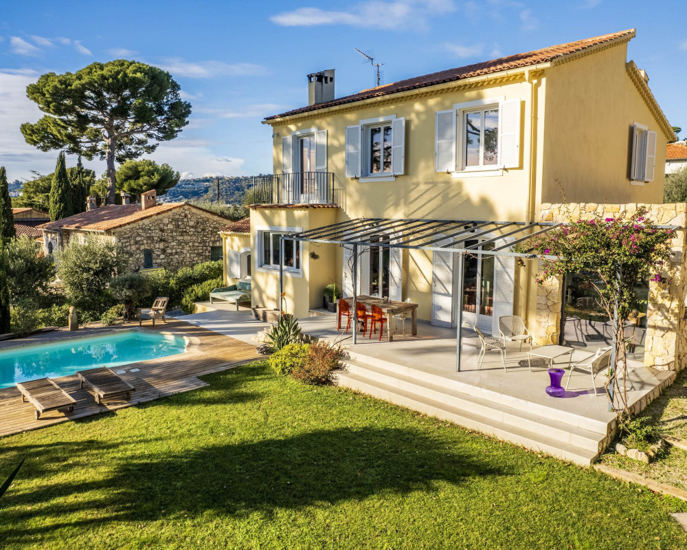 **NICE CIMIEZ - Large Detached House with Pool Surrounded by a Garden**