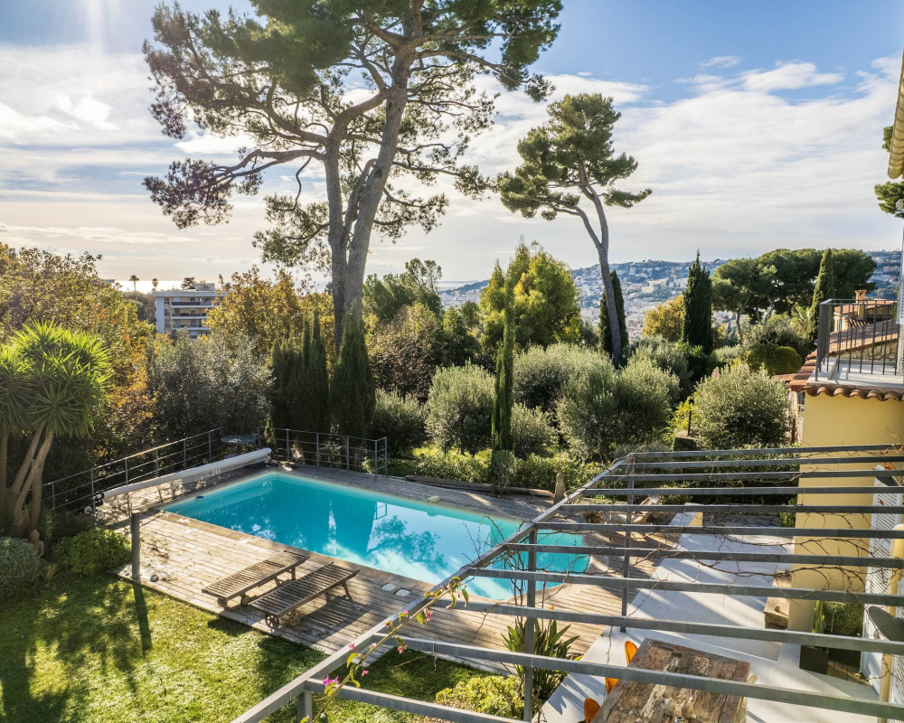 **NICE CIMIEZ - Large Detached House with Pool Surrounded by a Garden**