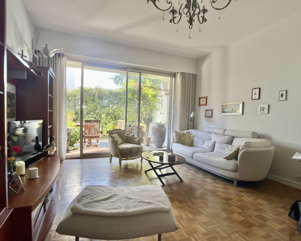 Nice Cimiez - Large 62mÂ² One Bedroom Apartment on Garden Llevel with 99 sqm Outdoor Space 