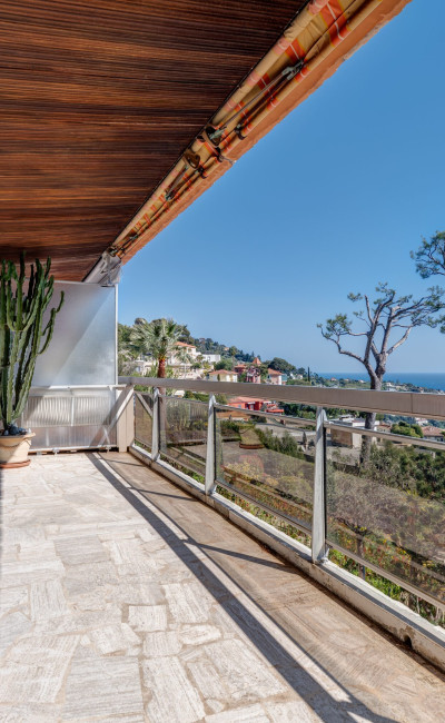 Villefranche-sur-Mer Corne d’Or – 2-room apartment, sea view, terrace