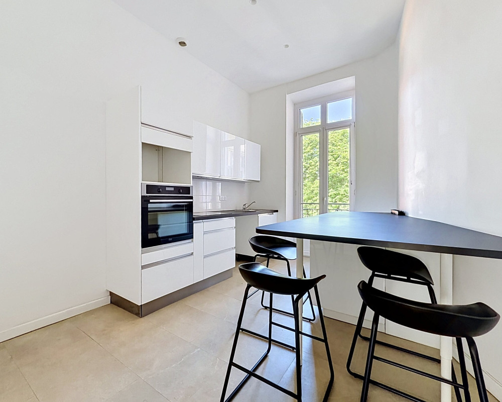 Apartment  - 4 rooms  - 141.0 m² -  €1,150,000 - For sale 