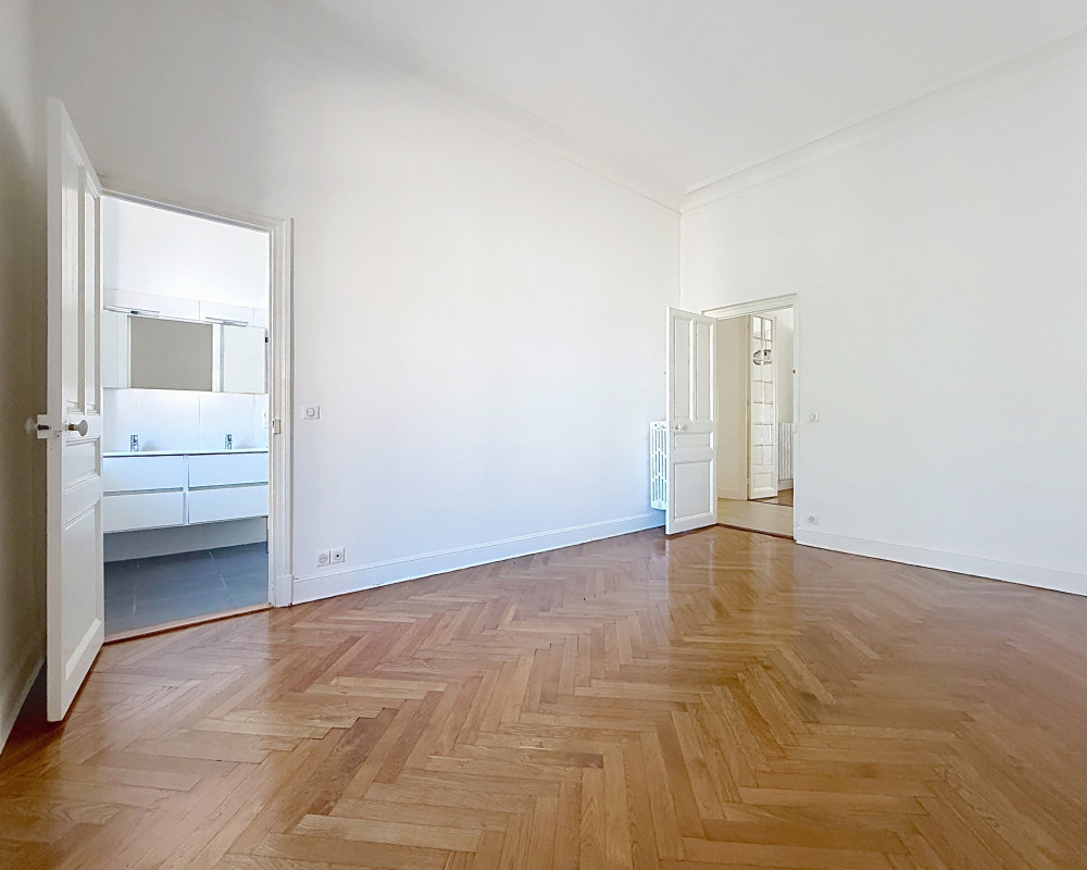 Apartment  - 4 rooms  - 141.0 m² -  €1,150,000 - For sale 