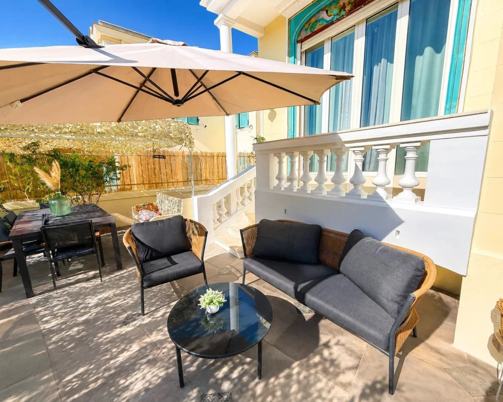 House  - 4 rooms  - 126.1 mÂ² -  â¬990,000 - For sale