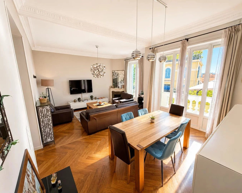 House  - 4 rooms  - 126.1 mÂ² -  â¬990,000 - For sale