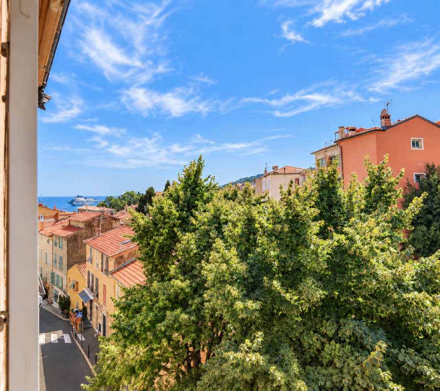 Villefranche-sur-Mer – Beautiful 2-bedroom apartment of 52 sq.m on the top floor, just steps from the sea
