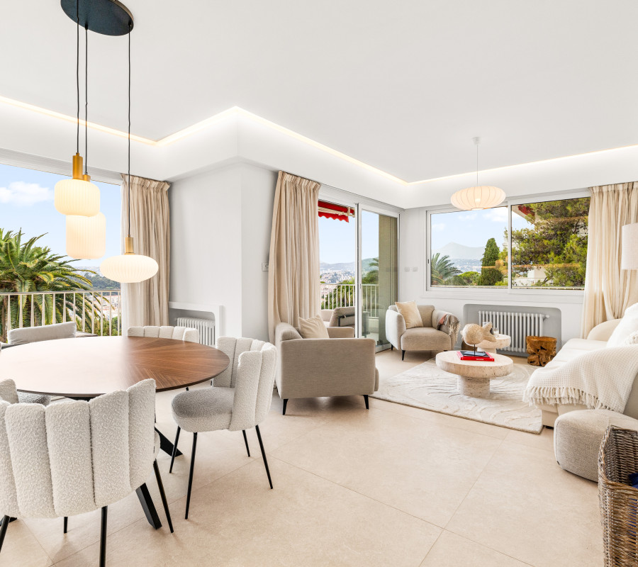 Nice – Mont Boron – Spacious 2-bedroom apartment of 88 sq.m, fully renovated, with terrace and panoramic views over the Baie des Anges