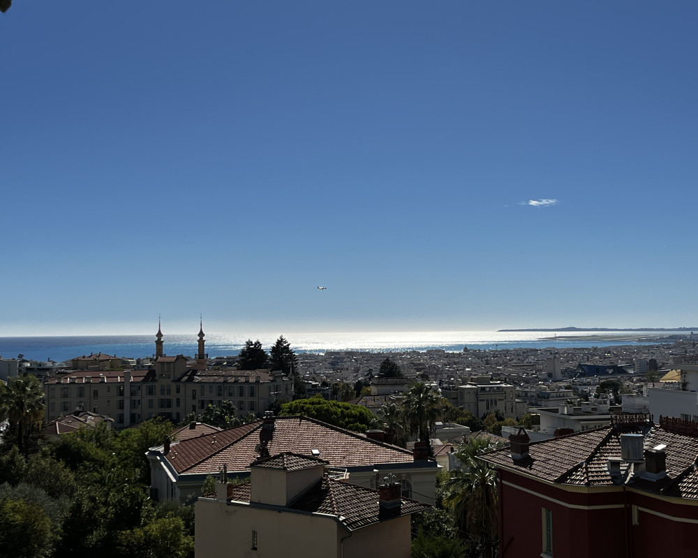 Apartment  - 3 rooms  - 81.21 m² -  €575,000 - For sale 