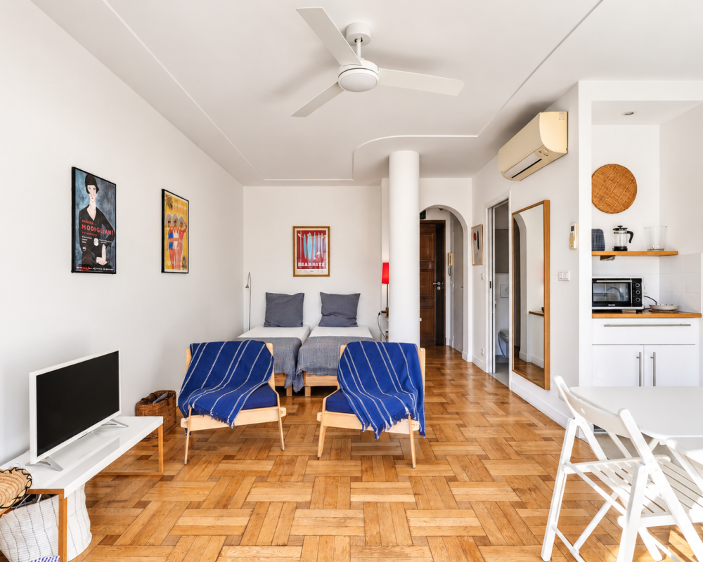 Nice – Rue de France – Charming 30.22 sqm studio on the top floor with a terrace