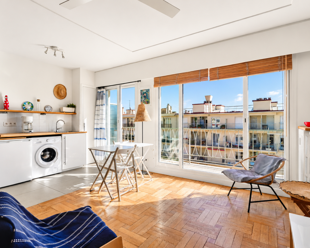 Nice – Rue de France – Charming 30.22 sqm studio on the top floor with a terrace