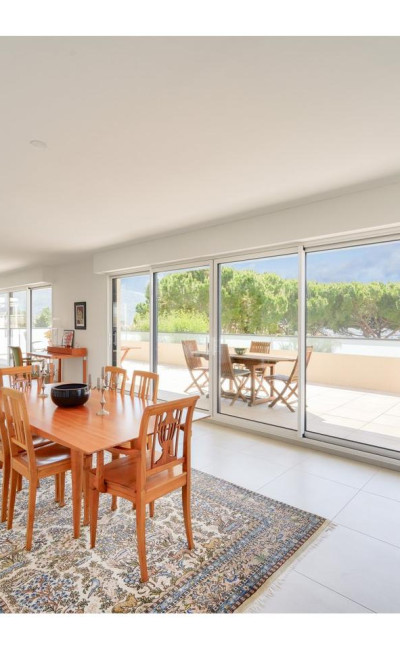 Rare rooftop apartment in Cimiez – spacious terrace of 138 sqm