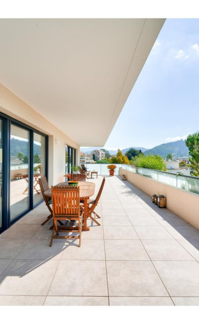 Rare rooftop apartment in Cimiez – large terrace area, 138 sqm