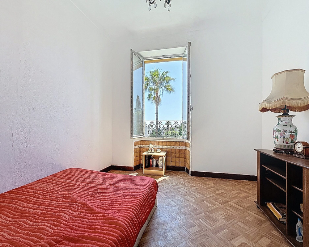 Secondo e ultimo piano di una piccola casa da ristrutturare situata nel cuore di Cimiez