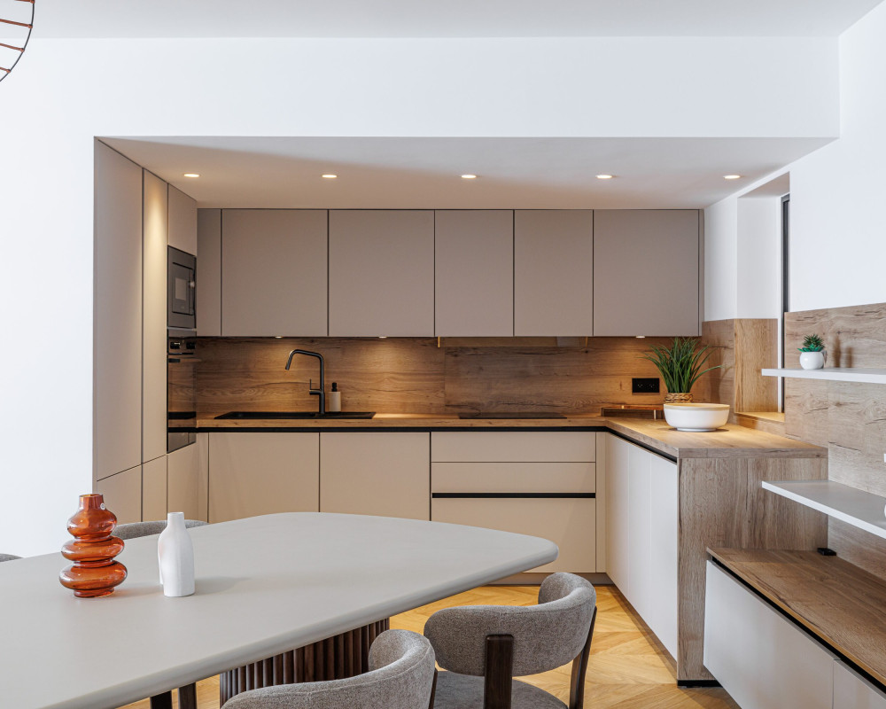 Nizza â Promenade des Anglais â Splendido appartamento di 4 locali, attraversante, di 115 mÂ² completamente ristrutturato con vista mare