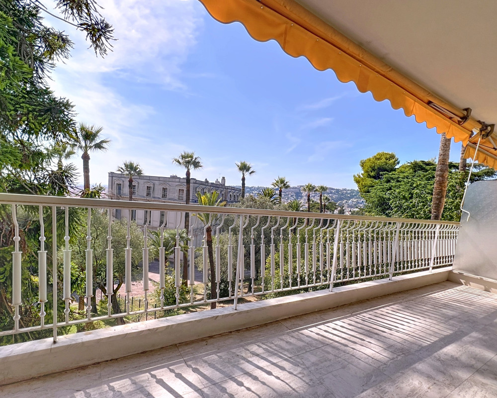 Nice Cimiez - In un lussuoso residence vicino al centro cittÃ , bellissimo trilocale con terrazza e vista aperta sul mare e sul parco
