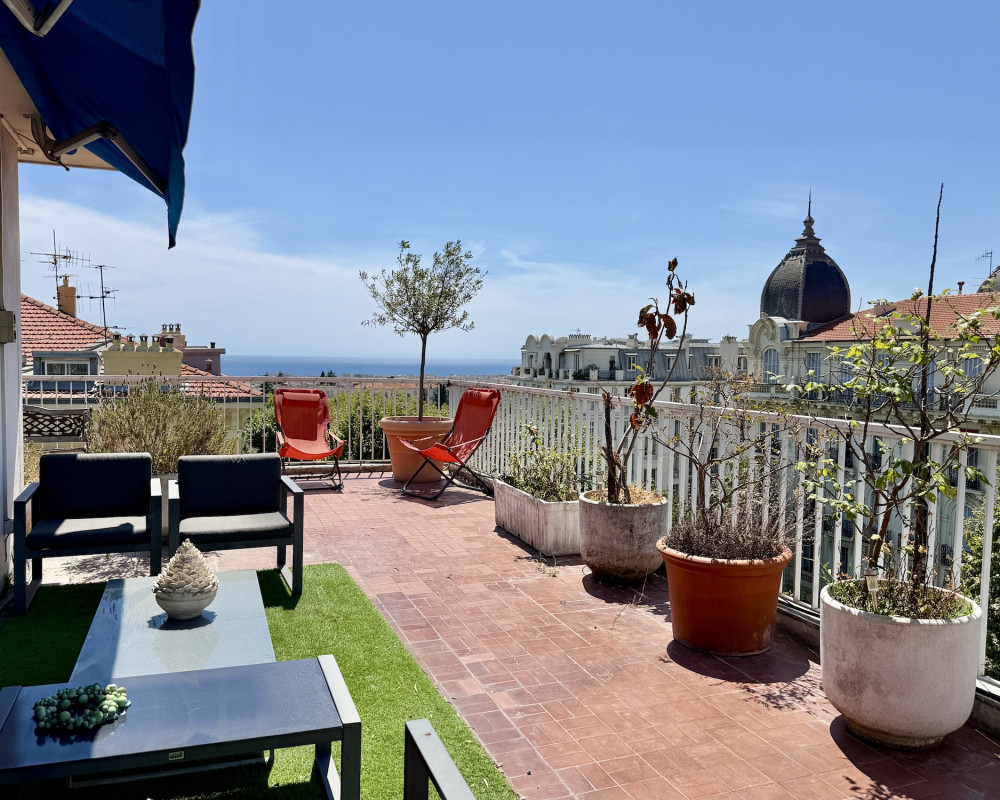 Cimiez Storico â Ultimo piano con terrazza circolare, vista mare e palazzi Belle Ãpoque