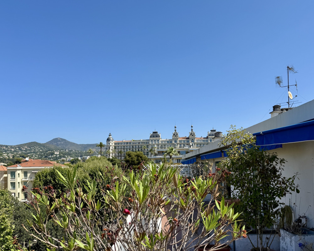 Cimiez Storico â Ultimo piano con terrazza circolare, vista mare e palazzi Belle Ãpoque