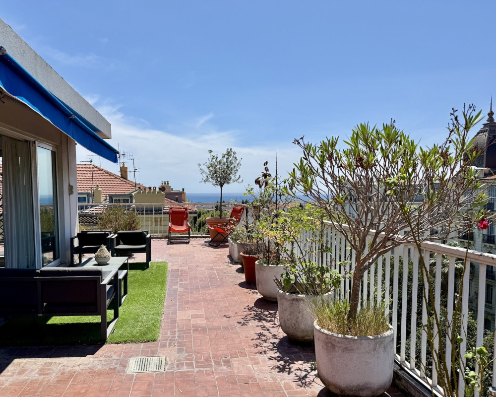 Cimiez Storico â Ultimo piano con terrazza circolare, vista mare e palazzi Belle Ãpoque