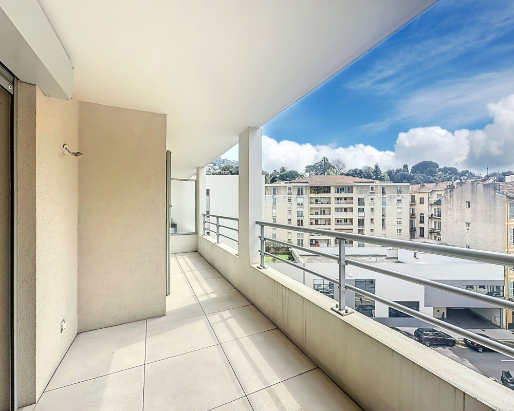 Nizza - Riquier - Spazioso appartamento di 2 locali di 39m2 con una bella terrazza esposta a sud