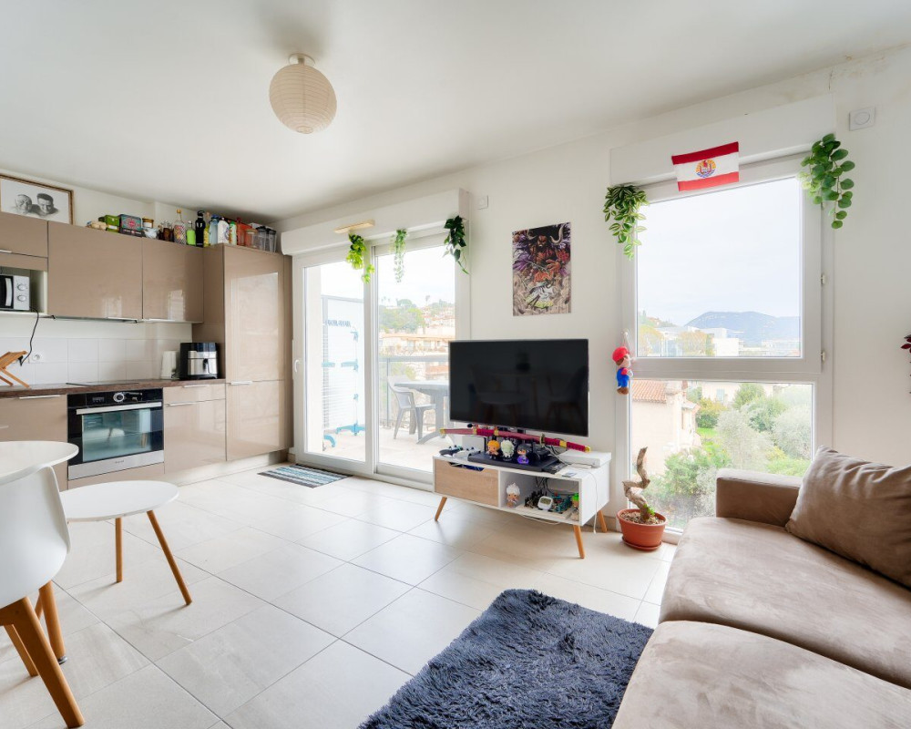 NIZZA - Cimiez - Bellissimo monolocale di 26 mÂ² all'ultimo piano di una residenza recente 