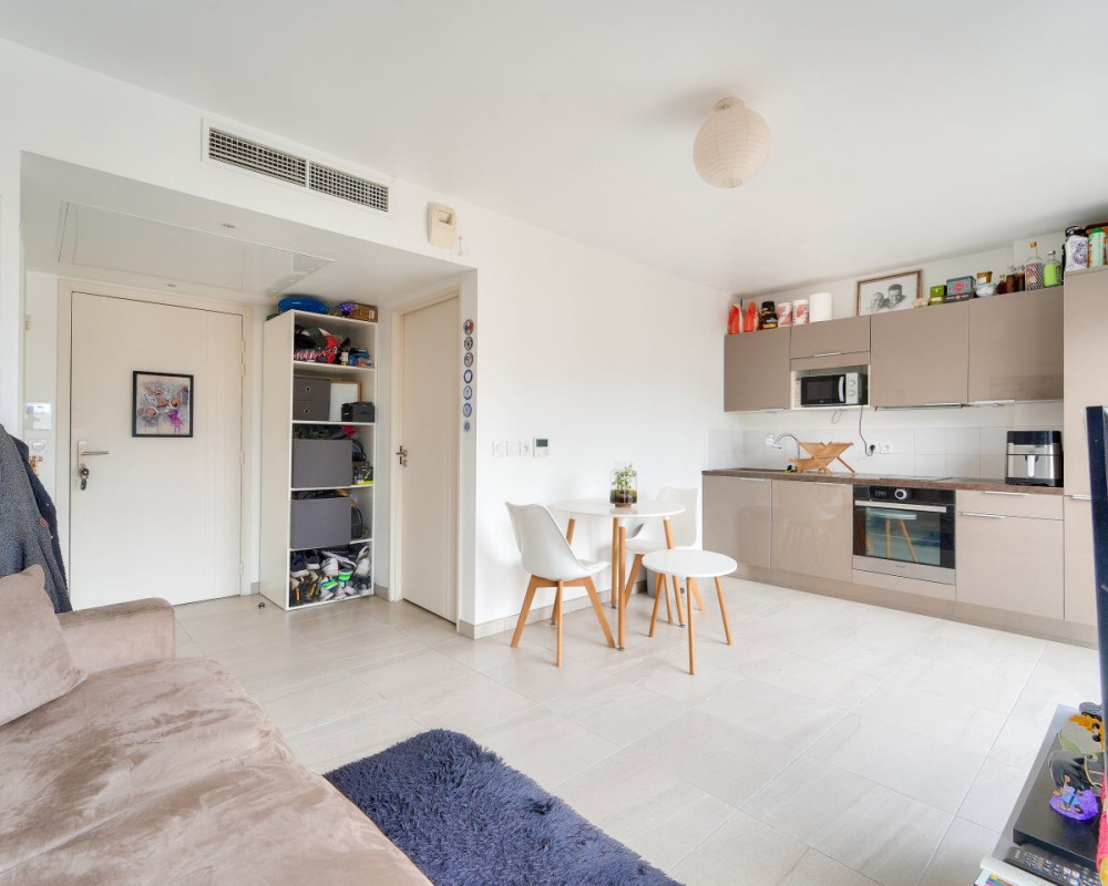 NIZZA - Cimiez - Bellissimo monolocale di 26 mÂ² all'ultimo piano di una residenza recente 