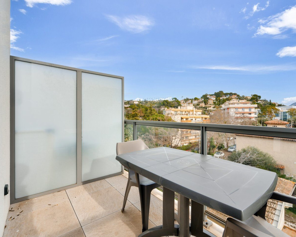 NIZZA - Cimiez - Bellissimo monolocale di 26 mÂ² all'ultimo piano di una residenza recente 