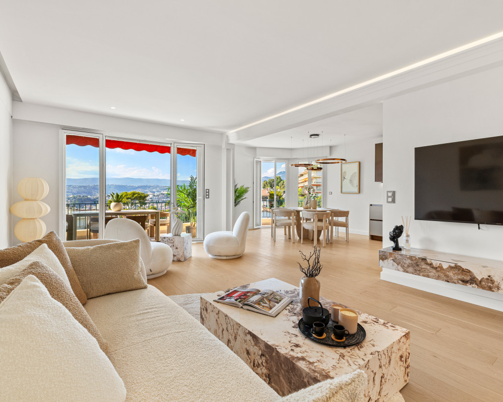 Nizza – Mont Alban – Ampio appartamento di 3 locali di 89,05 m², completamente ristrutturato, con terrazza, garage e vista mare