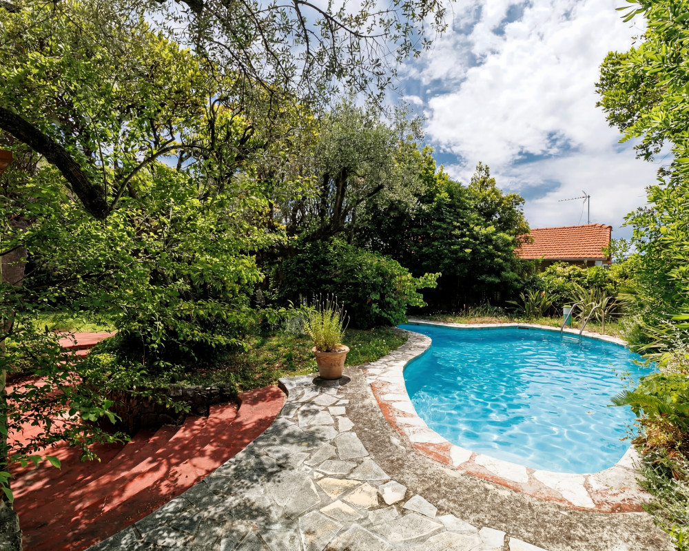 Casa  - 4 stanze  - 220.9 m² -  2.145.000 € - In vendita 