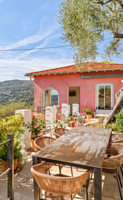 Nice Falicon Jolie maison 5 pièces de 95m2 rénové avec terrasse, jardin et vue sur les collines et la mer