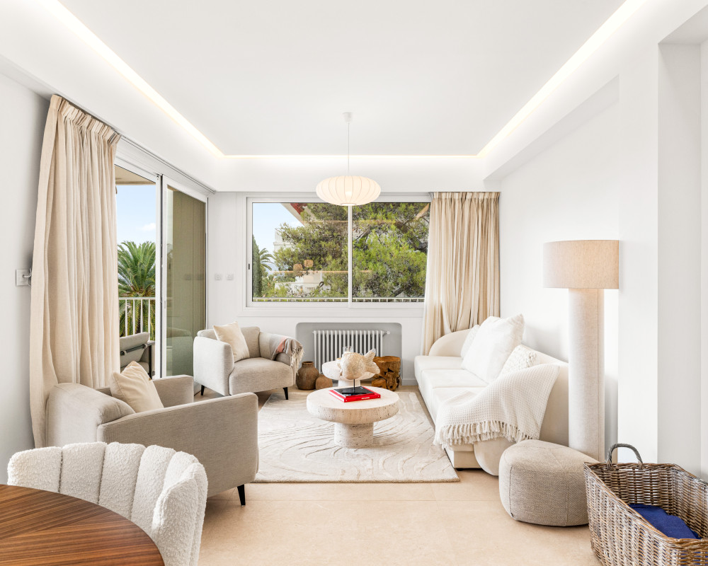 Nizza – Mont Boron – Ampio trilocale di 88 m² completamente ristrutturato, con terrazza e vista panoramica sulla Baia degli Angeli
