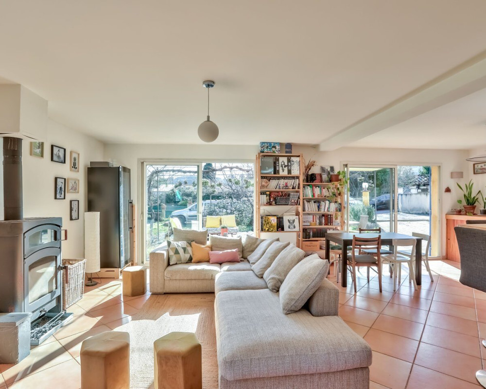 Cagnes-sur-mer - Belle maison individuelle de 100 mÂ² sur deux Ã©tages Ã  l'architecture traditionnelle 