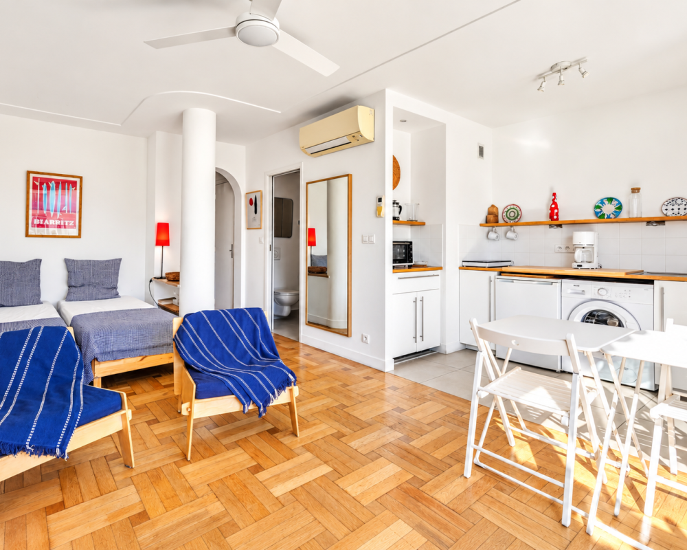 Nizza – Rue de France – Grazioso monolocale di 30,22 m² all’ultimo piano con terrazza