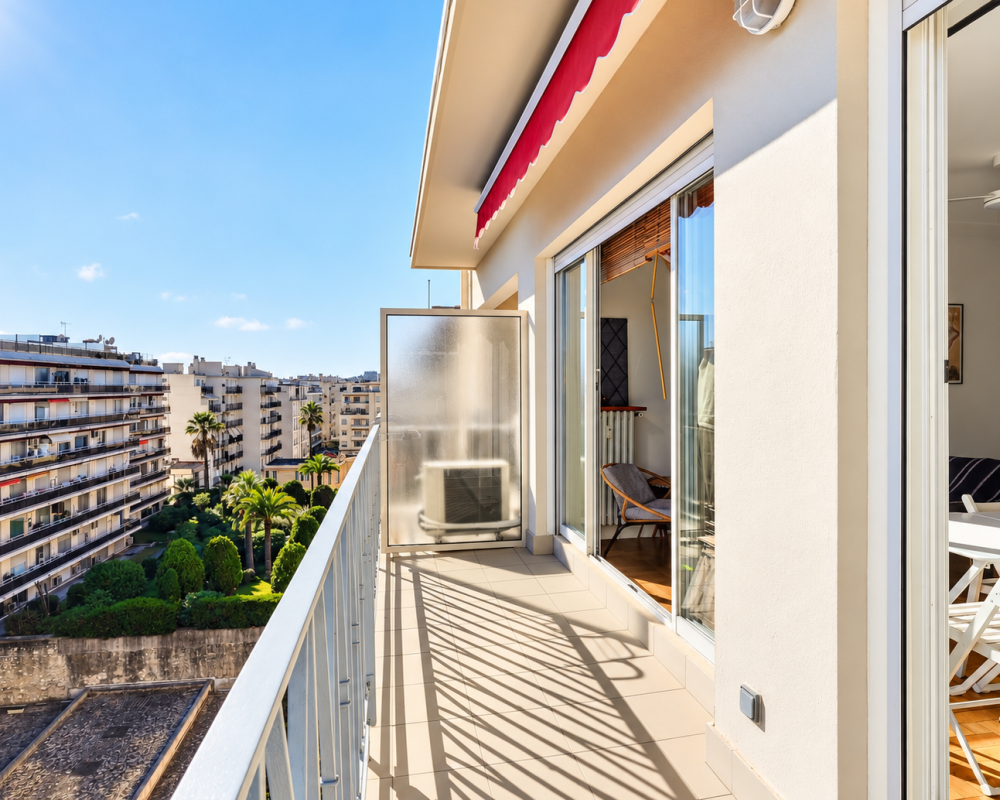 Nizza – Rue de France – Grazioso monolocale di 30,22 m² all’ultimo piano con terrazza