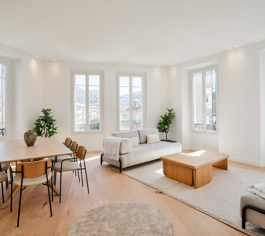 Nizza – Le Port  – Ampio Appartamento di 5 Vani, 136 m², Piano Alto, Completamente Ristrutturato