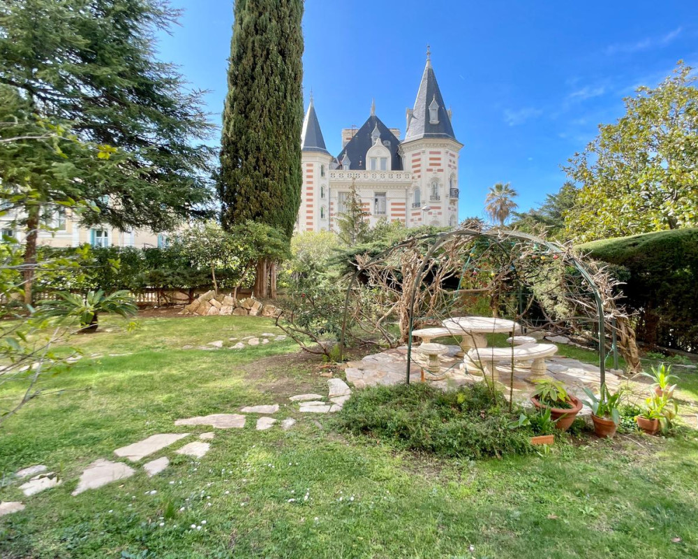 Nice Coeur Cimiez - Beau potentiel pour ce 4 piÃ¨ces Ã  rÃ©nover avec jardin exceptionnel  !         