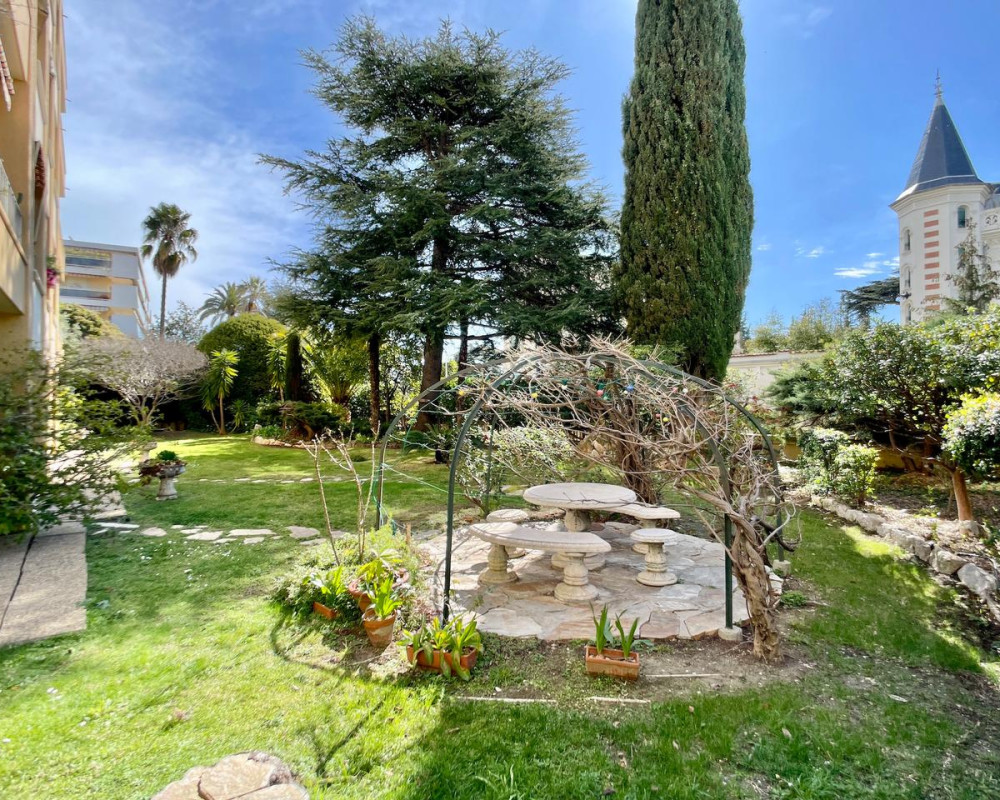 Nice Coeur Cimiez - Beau potentiel pour ce 4 piÃ¨ces Ã  rÃ©nover avec jardin exceptionnel  !         