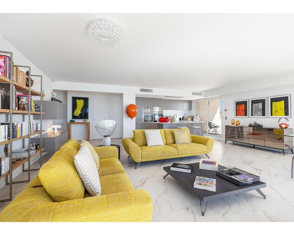 Magnifique toit-terrasse de 125 m² disposant d’une grande terrasse et d’une vue panoramique