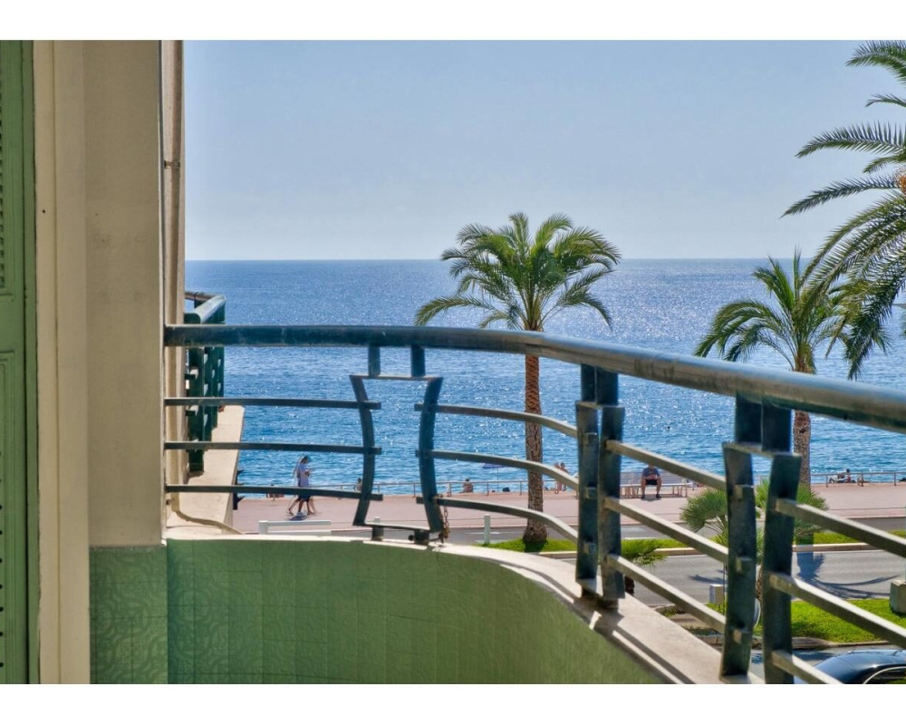 Nice - Promenade des Anglais - Beau 3 pièces de 65 m² entièrement rénové avec vue mer