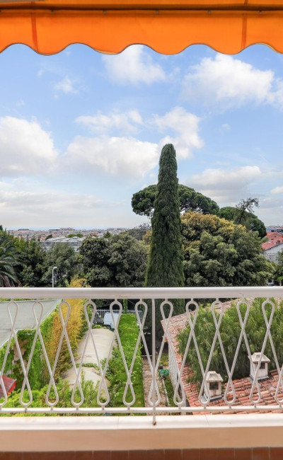 Appartement traversant lumineux toute la journée à vendre